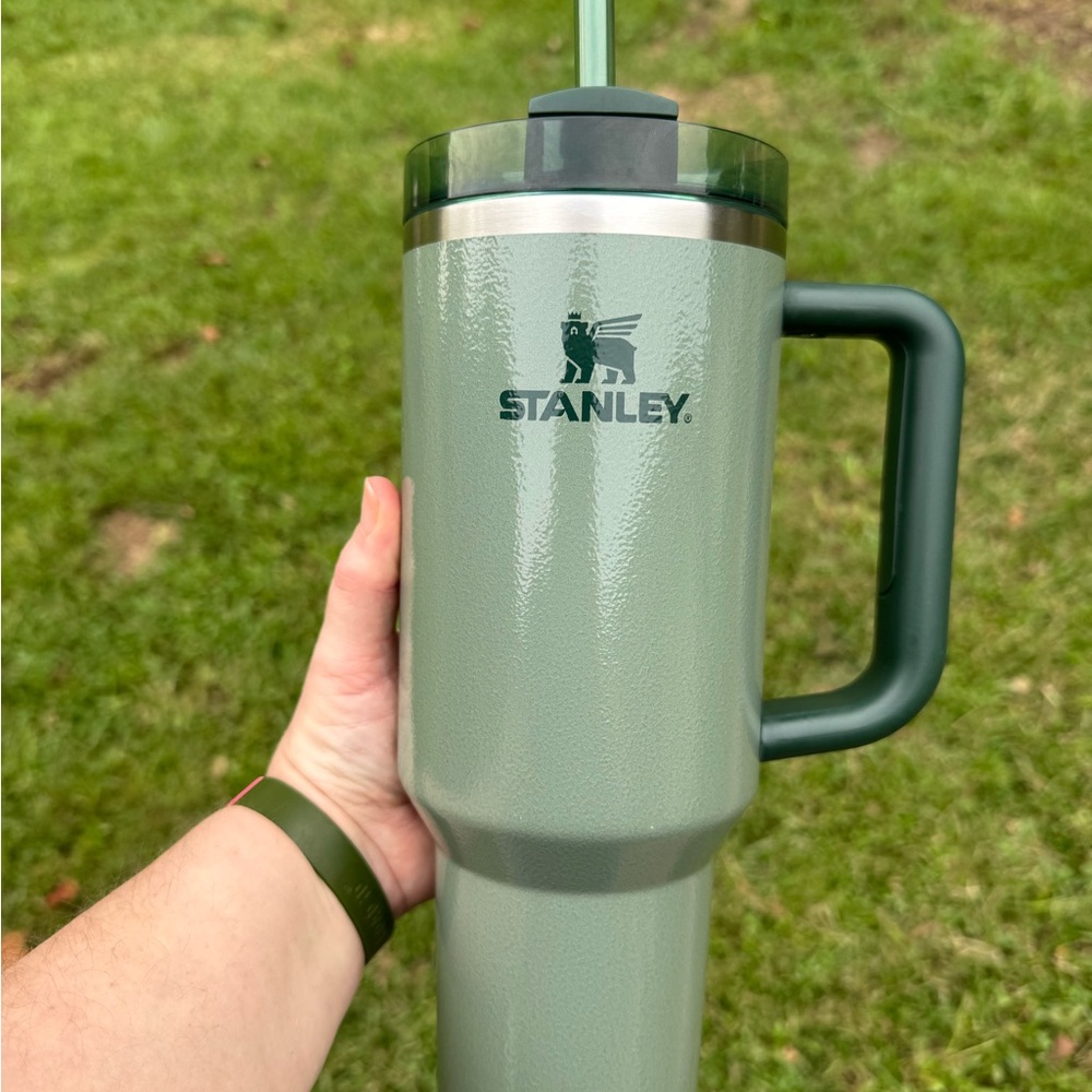 Stanley 40 oz Hammertone Green Quencher Water Tumbler Excellent Condition